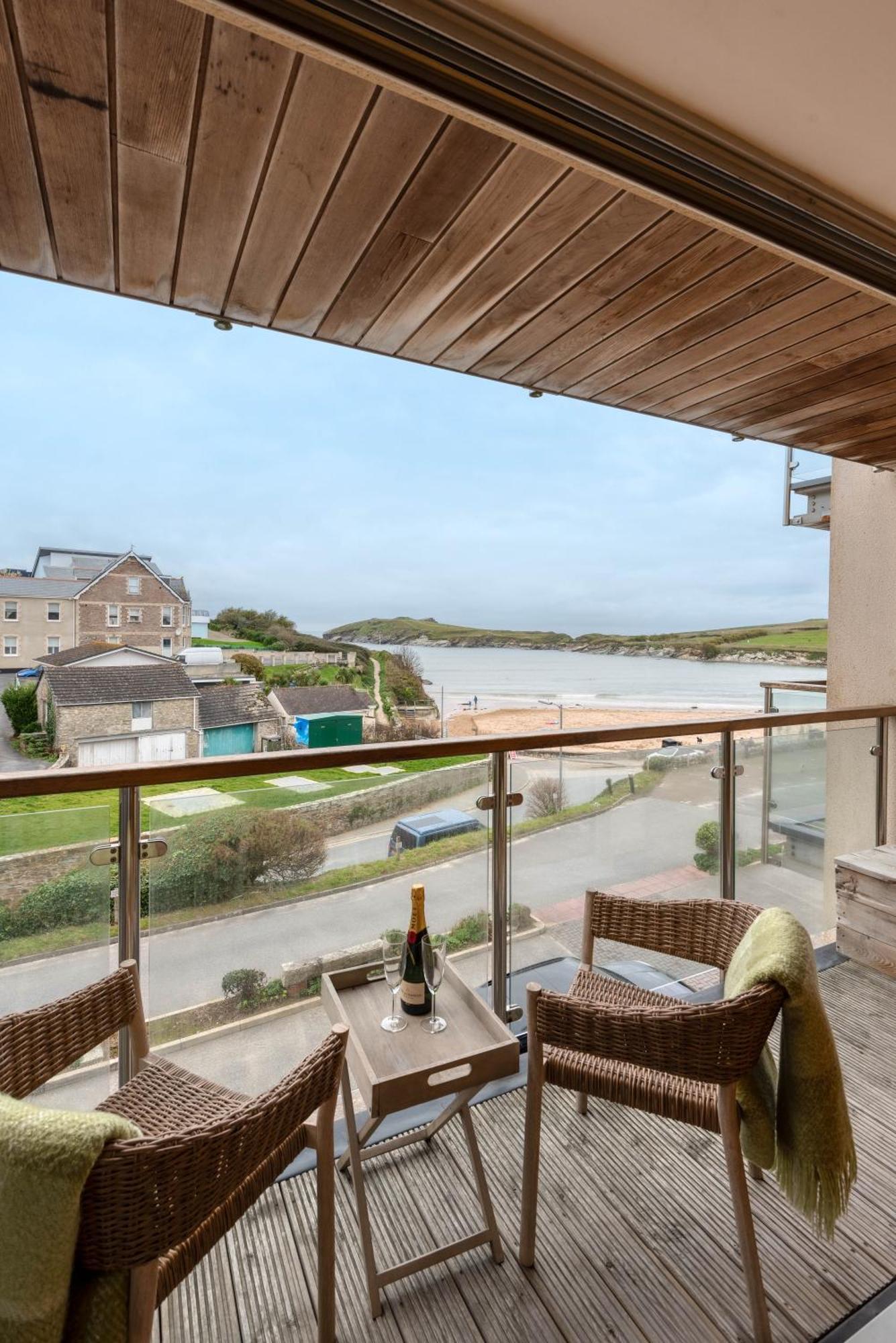 The Beach House & Porth Sands Apartments Newquay  Exterior photo