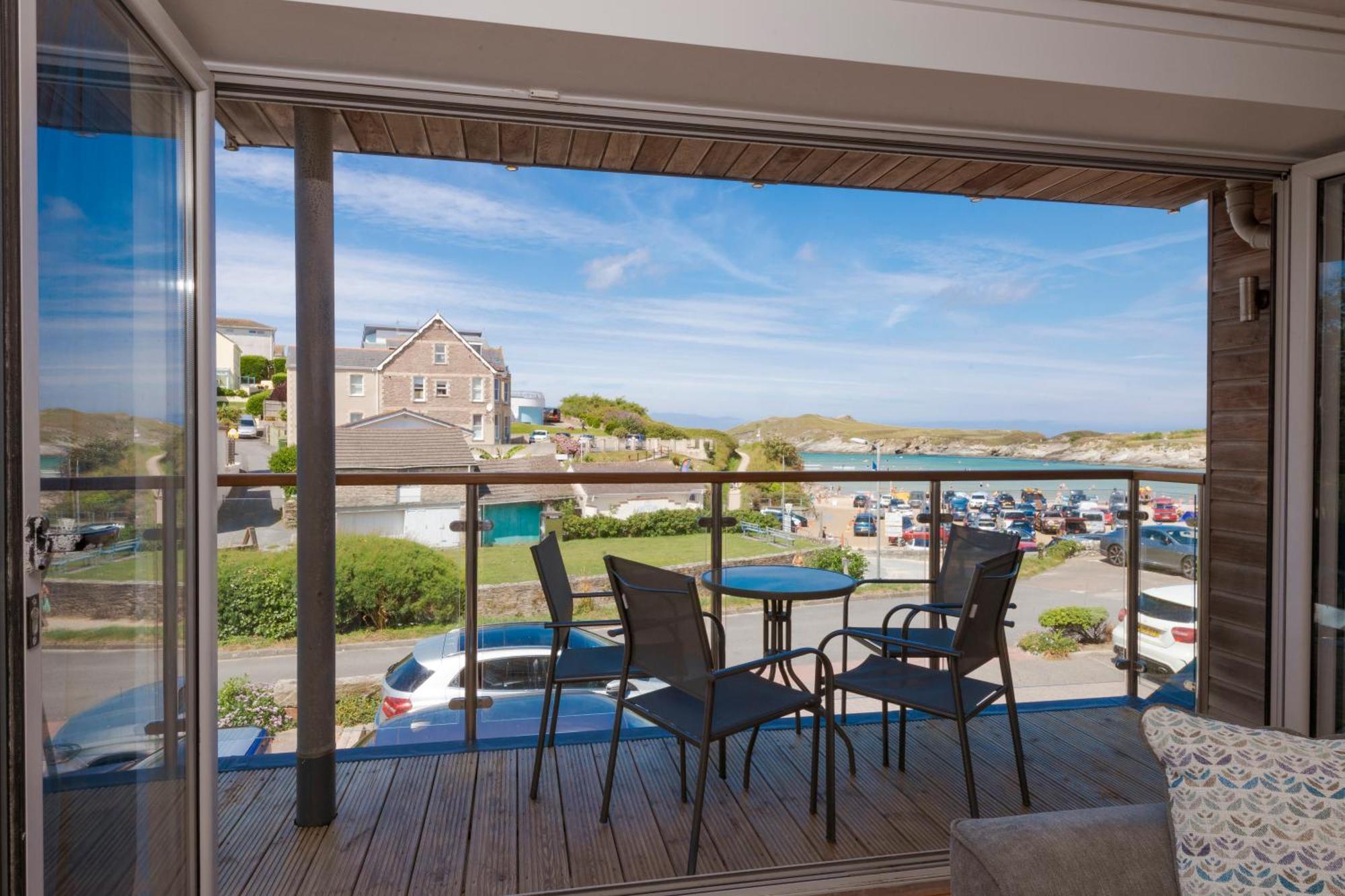 The Beach House & Porth Sands Apartments Newquay  Exterior photo